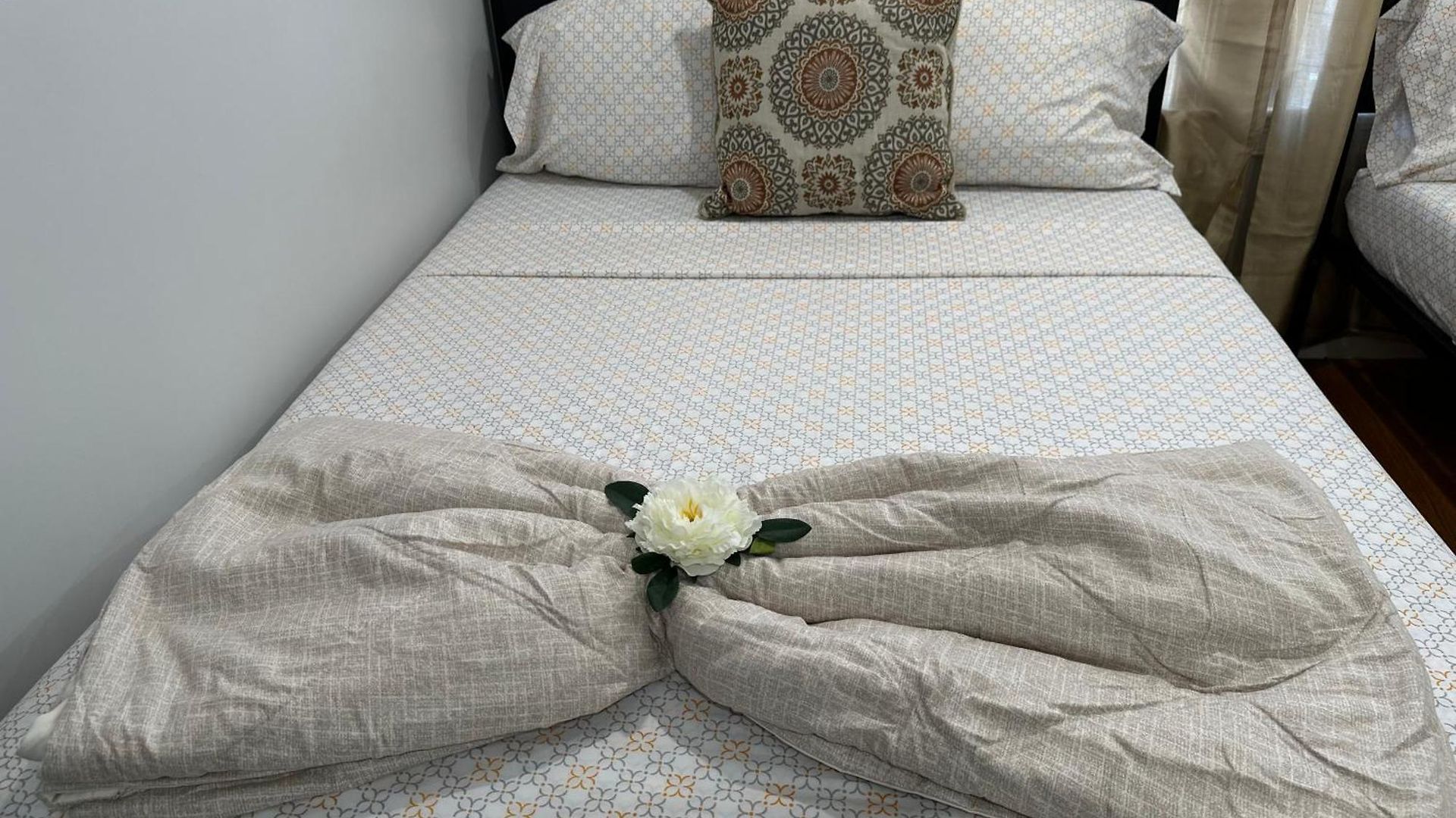 Apartment 85c Brand New 3brwalk To Transit, Near