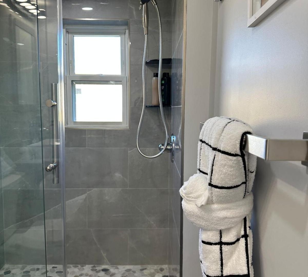 85c Brand New 3brwalk To Transit, Near Boston