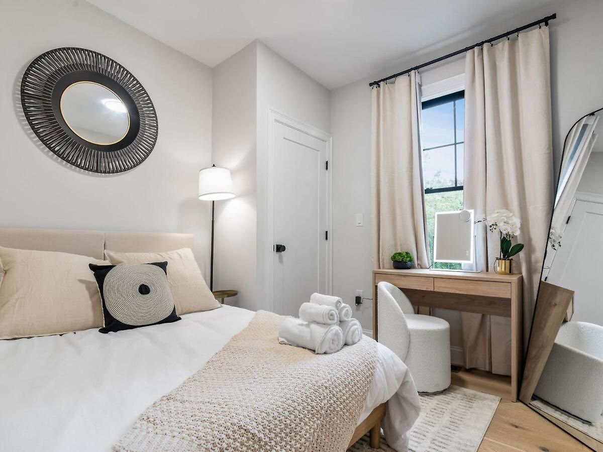 Modern 5b3b In Steps To Convention Center Apartment Boston