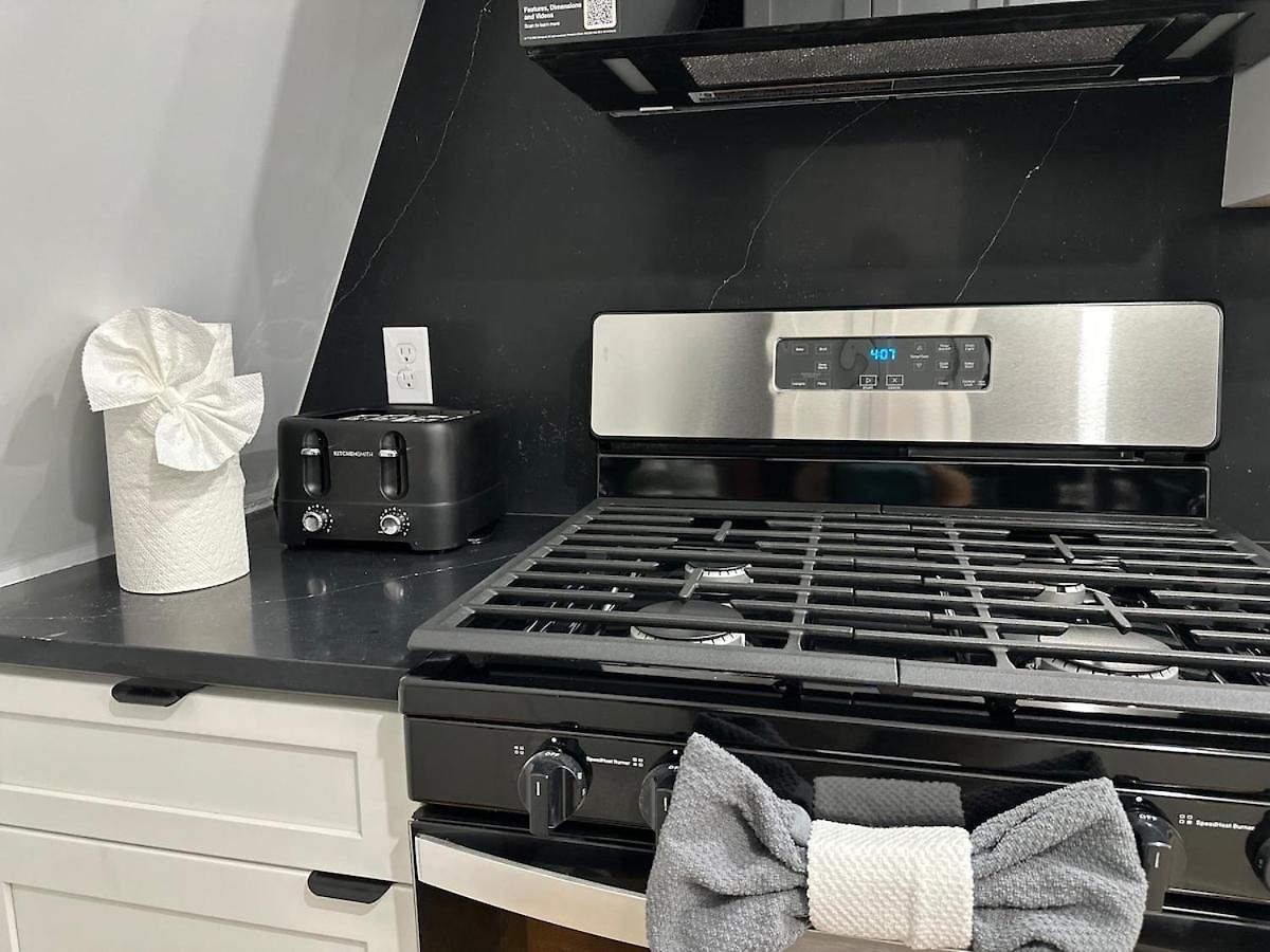 85c Brand New 3brwalk To Transit, Near Boston