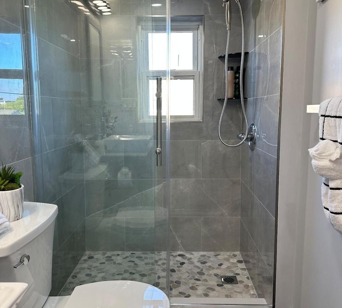 85c Brand New 3brwalk To Transit, Near Apartment *