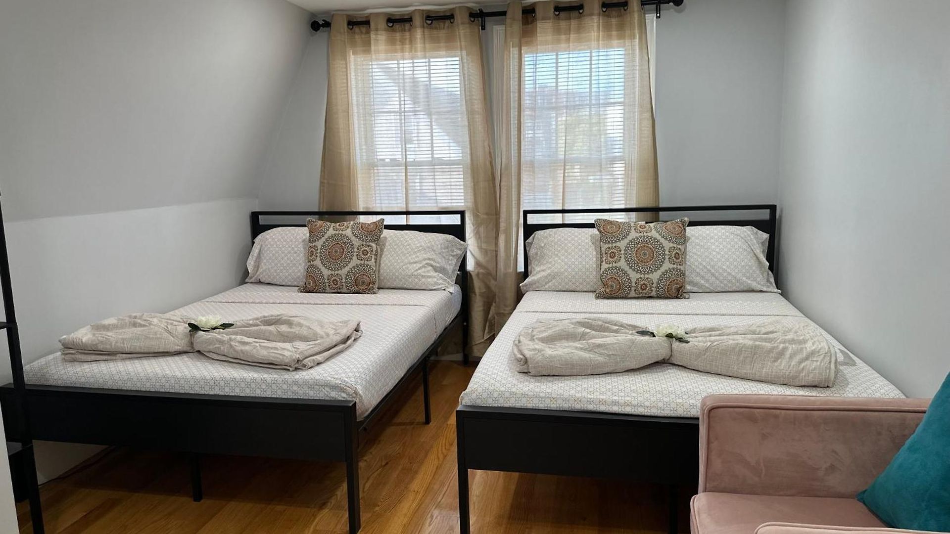 85c Brand New 3brwalk To Transit, Near * Boston