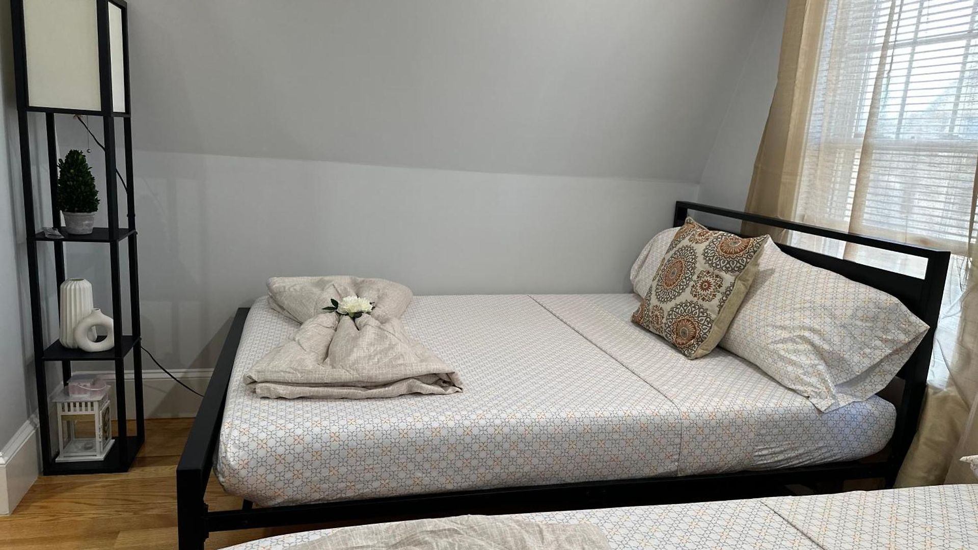 Apartment 85c Brand New 3brwalk To Transit, Near