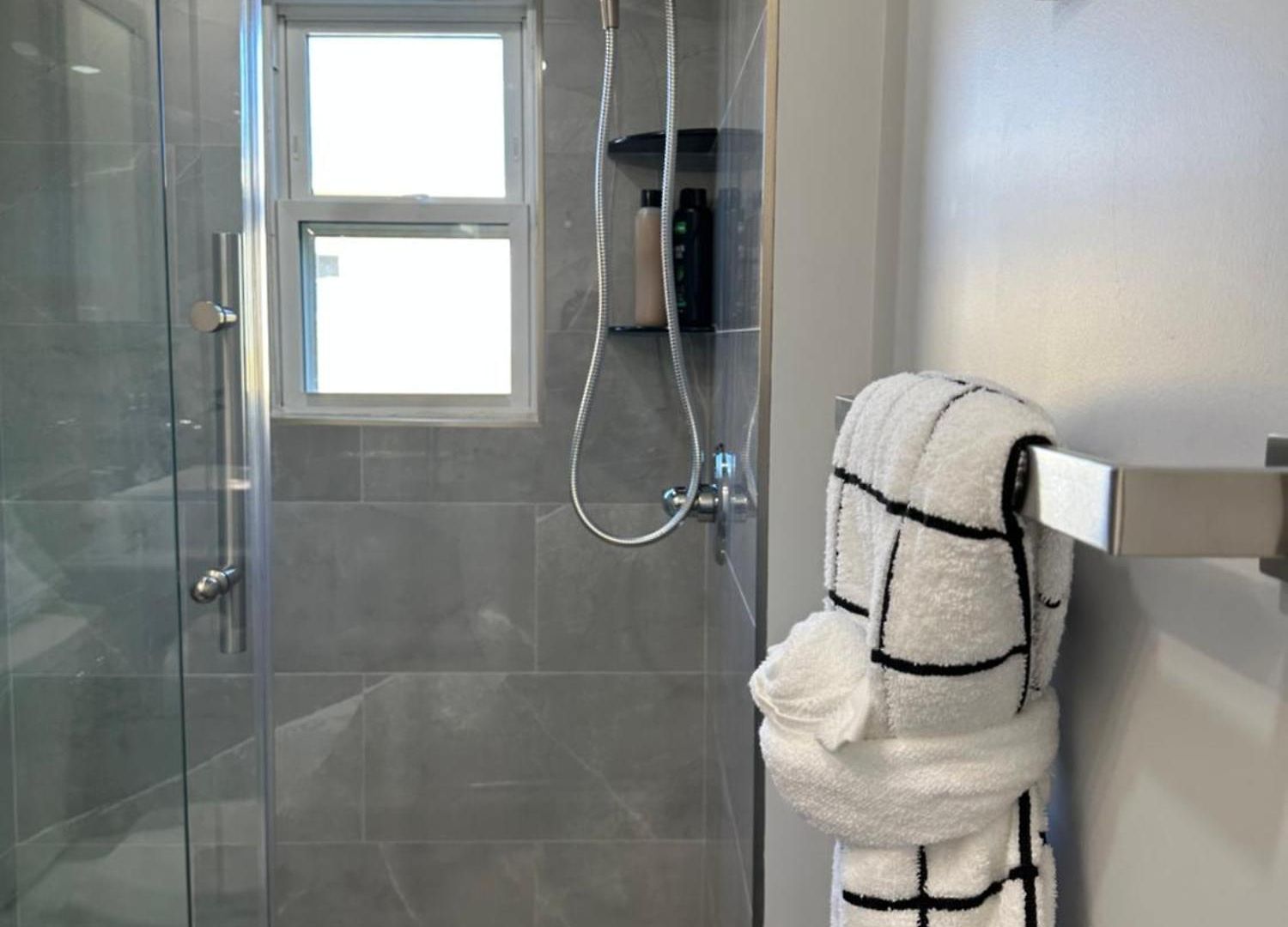 Apartment 85c Brand New 3brwalk To Transit, Near *