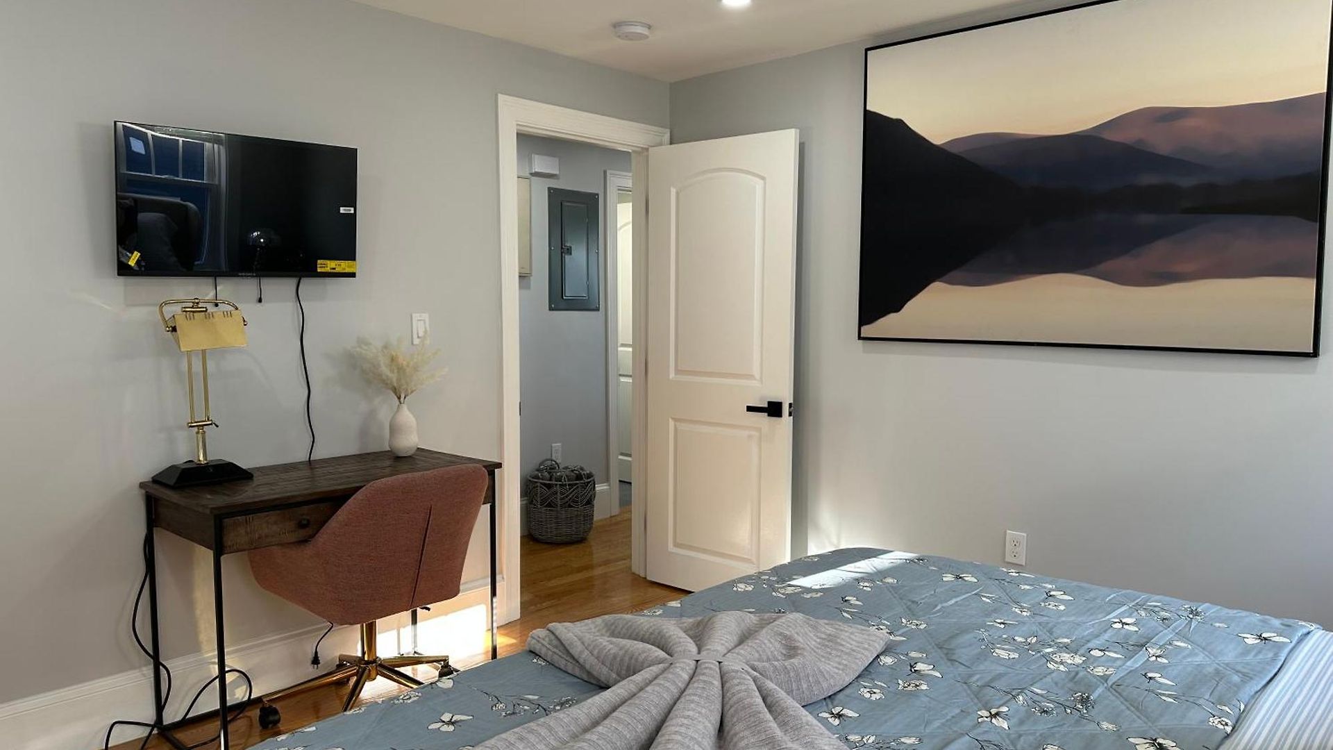 Apartment 85c Brand New 3brwalk To Transit, Near *