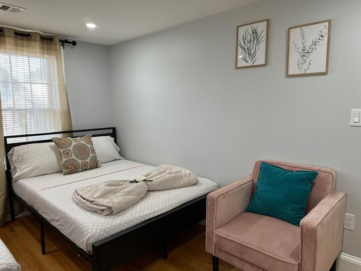 Apartment 85c Brand New 3brwalk To Transit, Near