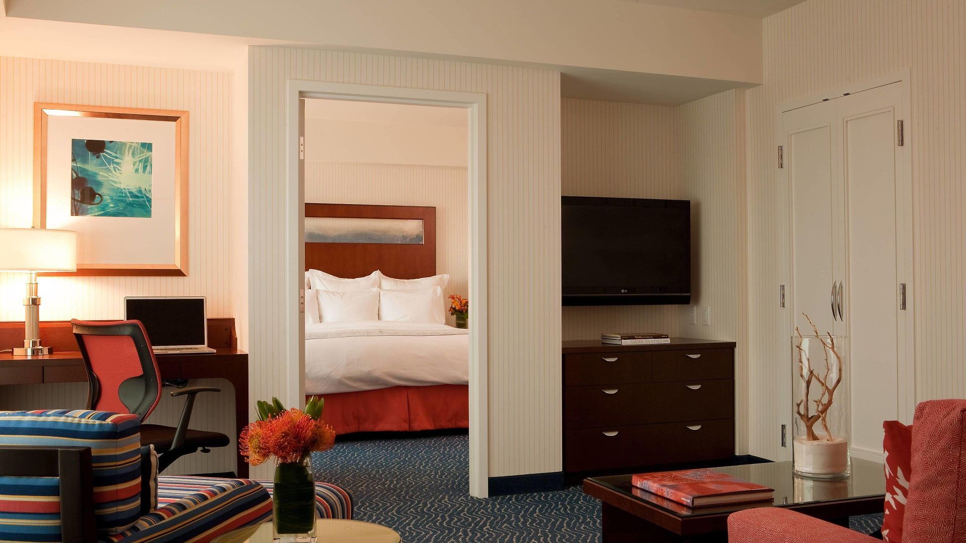 Renaissance Seaport District 4*