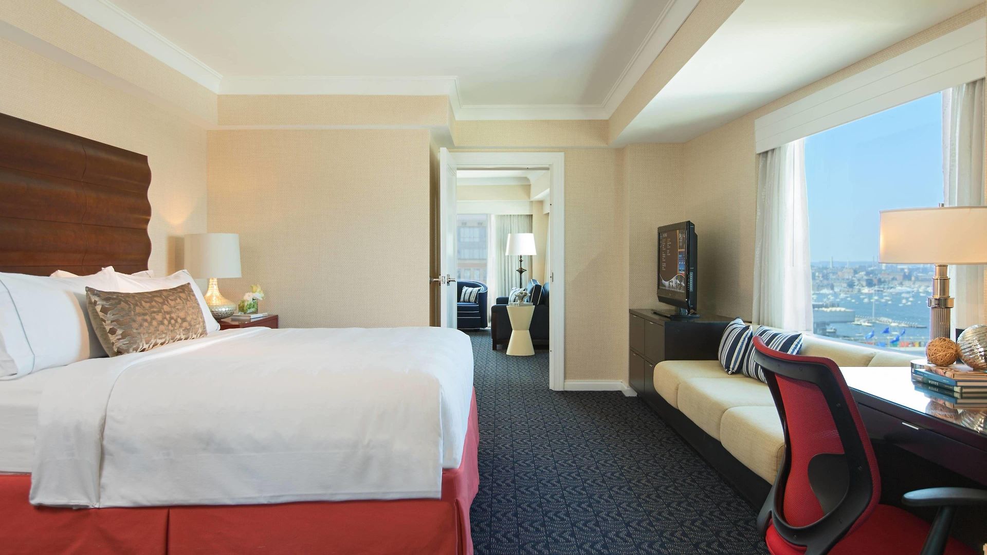 Hotel Renaissance Seaport District 4*
