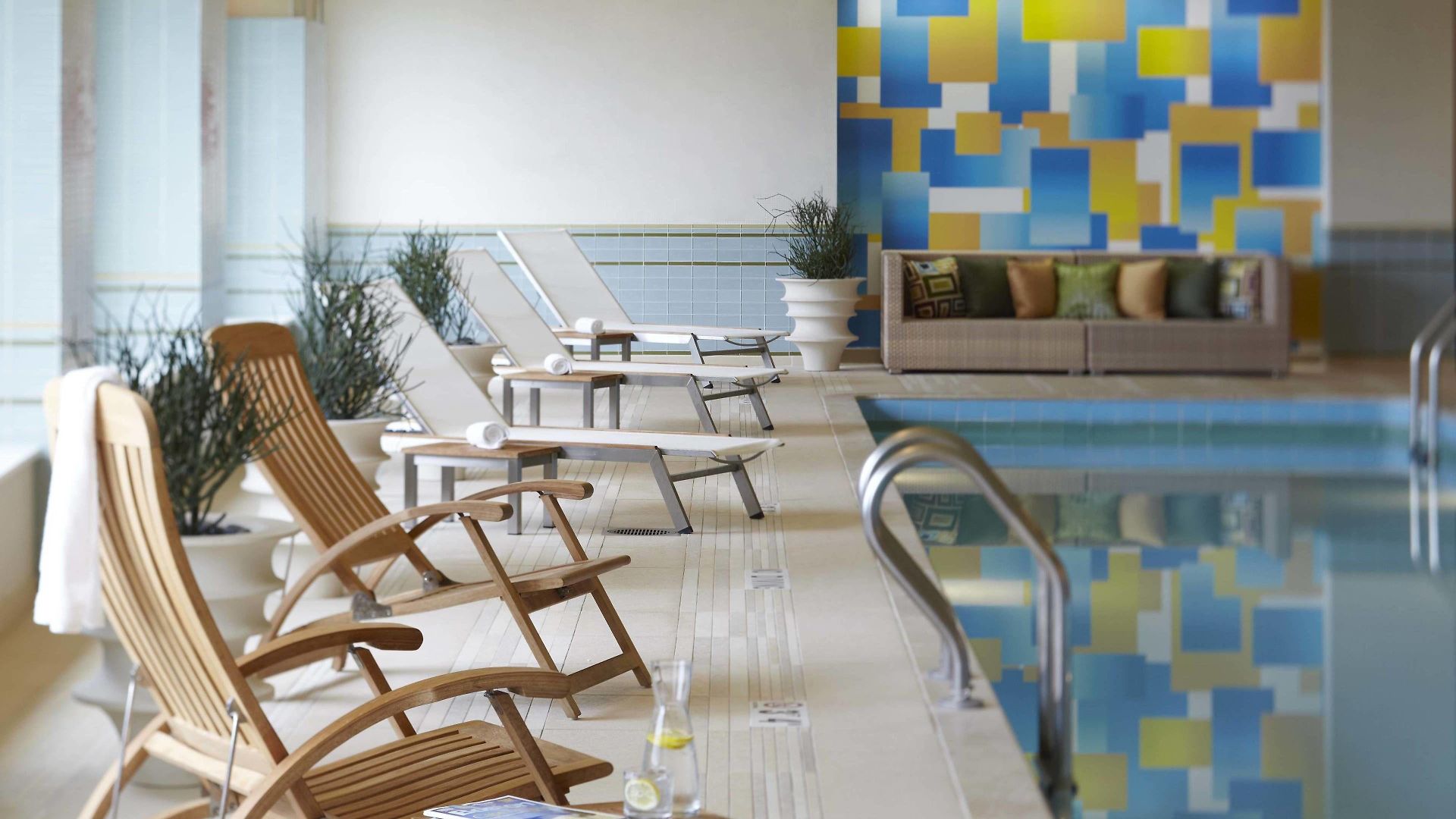 Renaissance Seaport District 4*