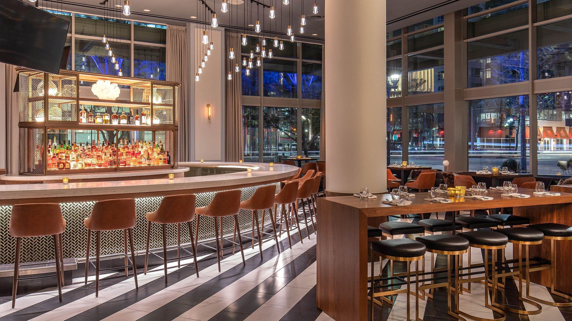 Renaissance Seaport District 4*