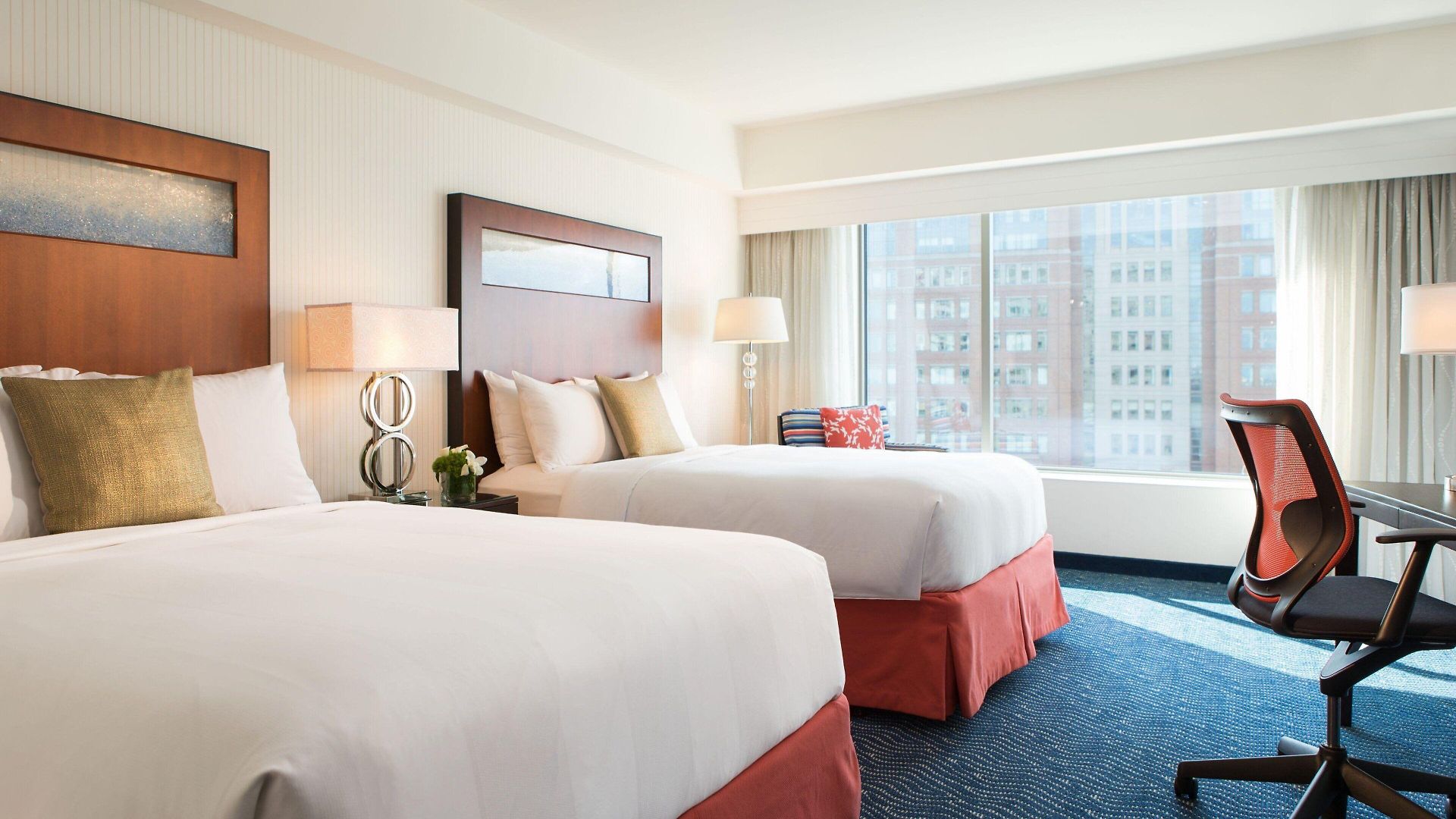 Hotel Renaissance Seaport District 4*