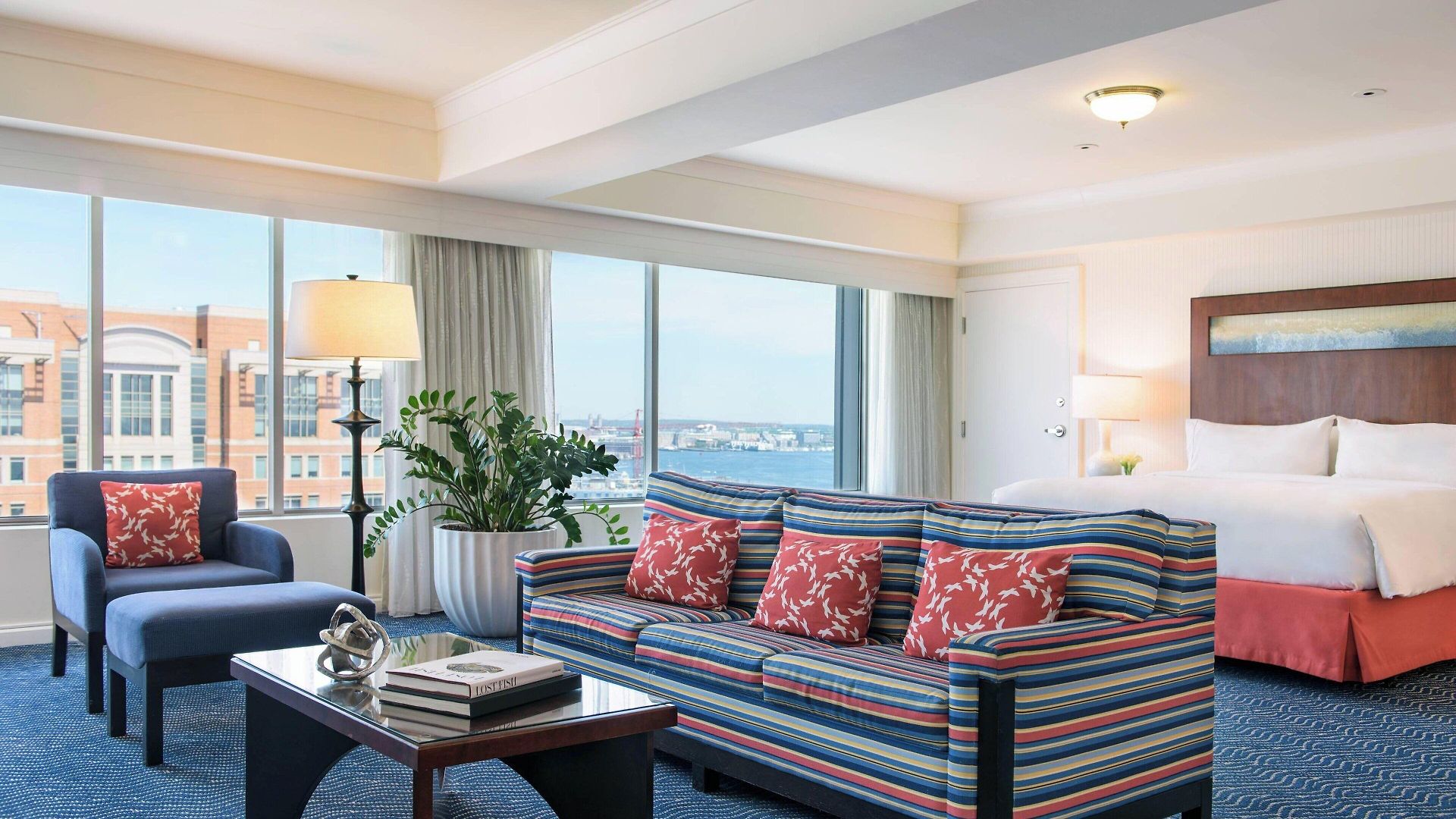 Renaissance Seaport District Hotel 4*