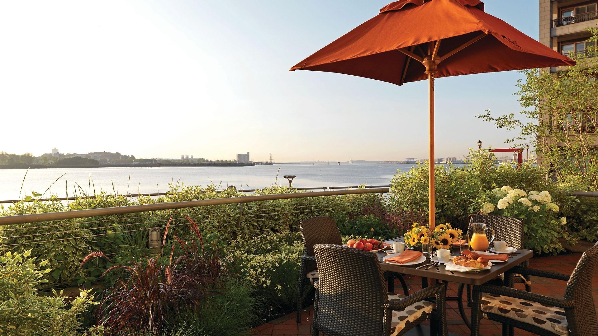 Battery Wharf Hotel, Waterfront Hotel 4*