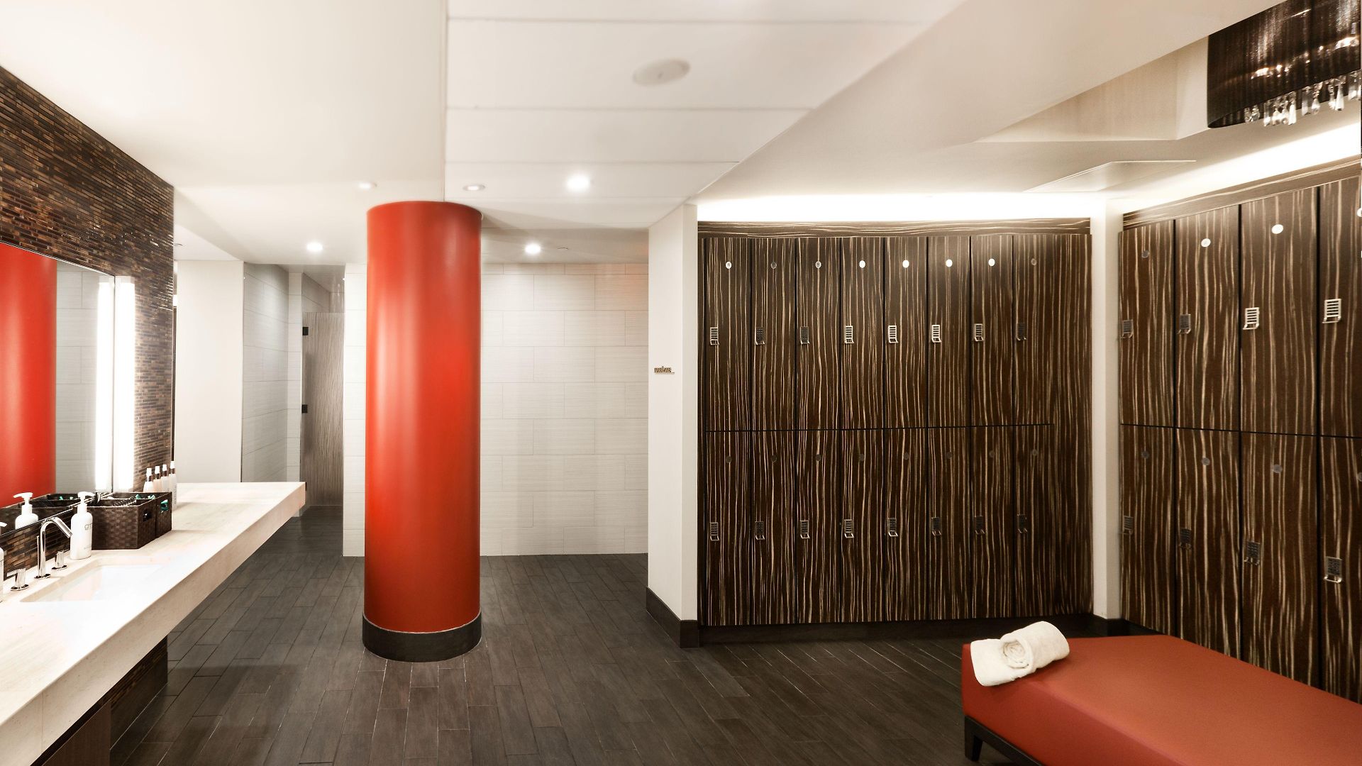 Battery Wharf Hotel, Waterfront