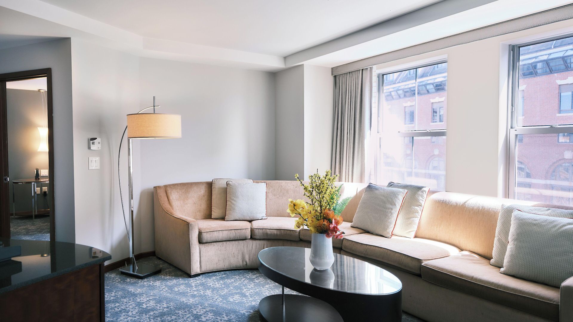 Battery Wharf Hotel, Waterfront