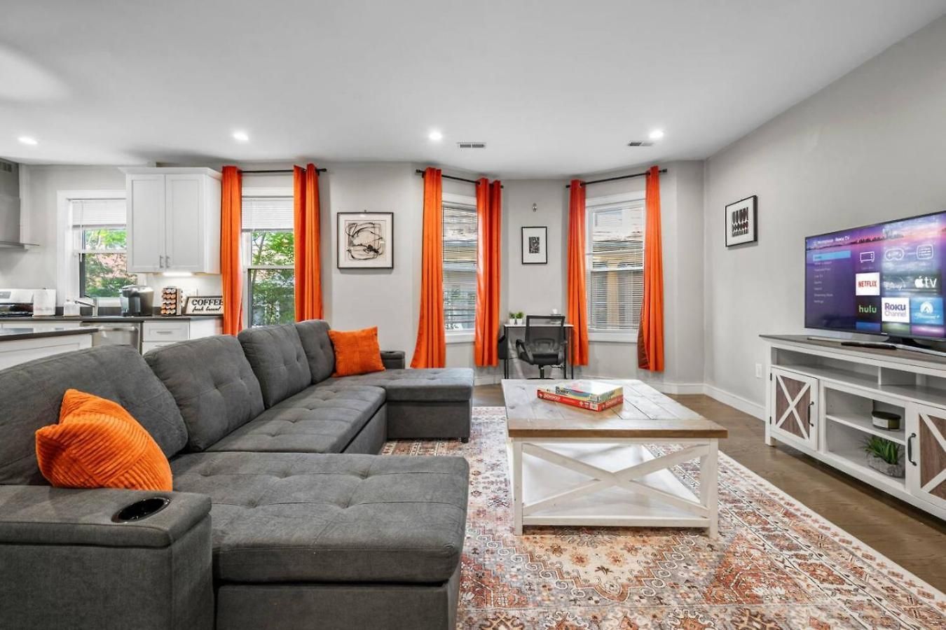 Apartment Luxury 3br In With Roku Tv