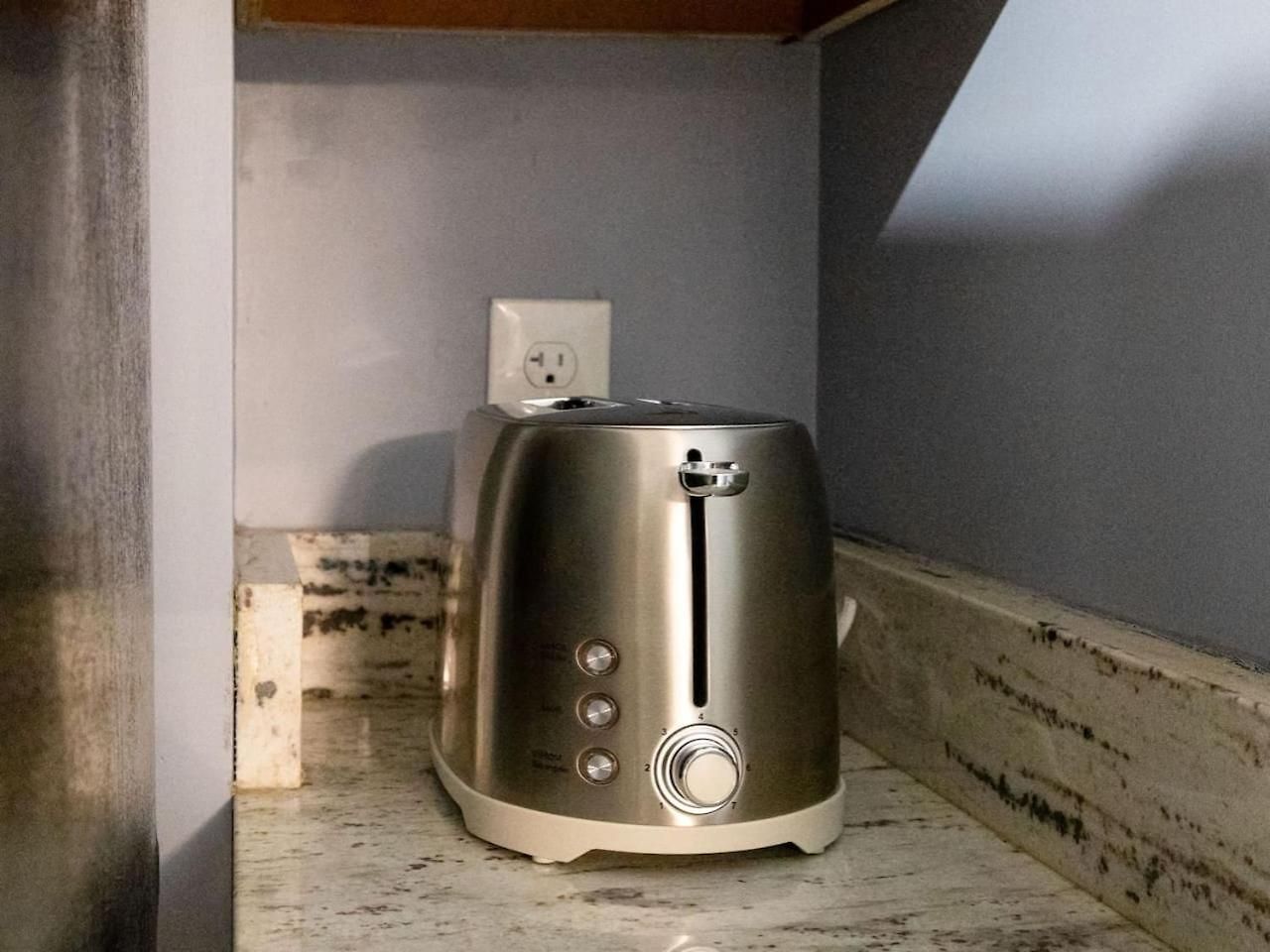 Luxury 2br In With Free Parking Apartment *