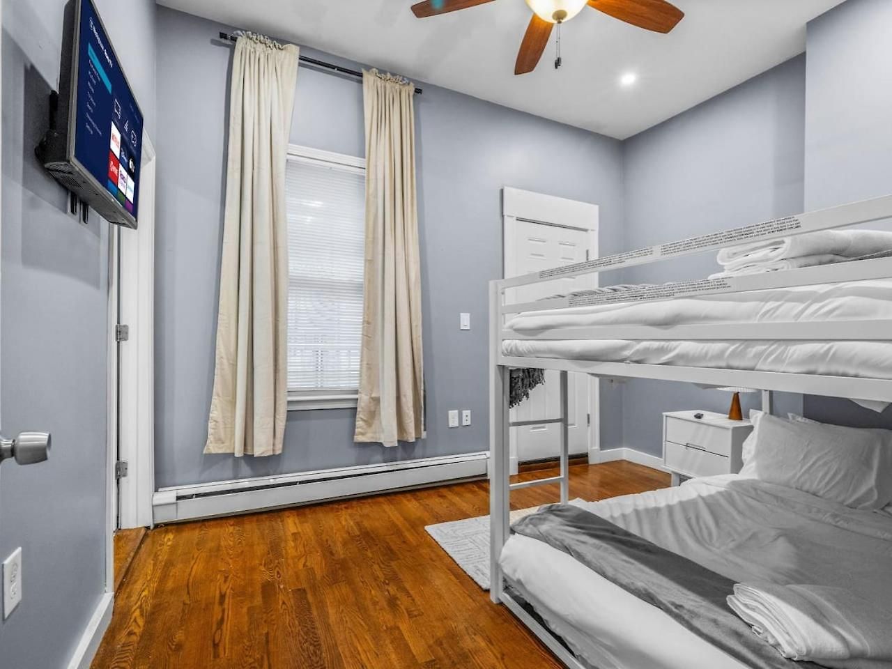 Luxury 2br In With Free Parking Apartment