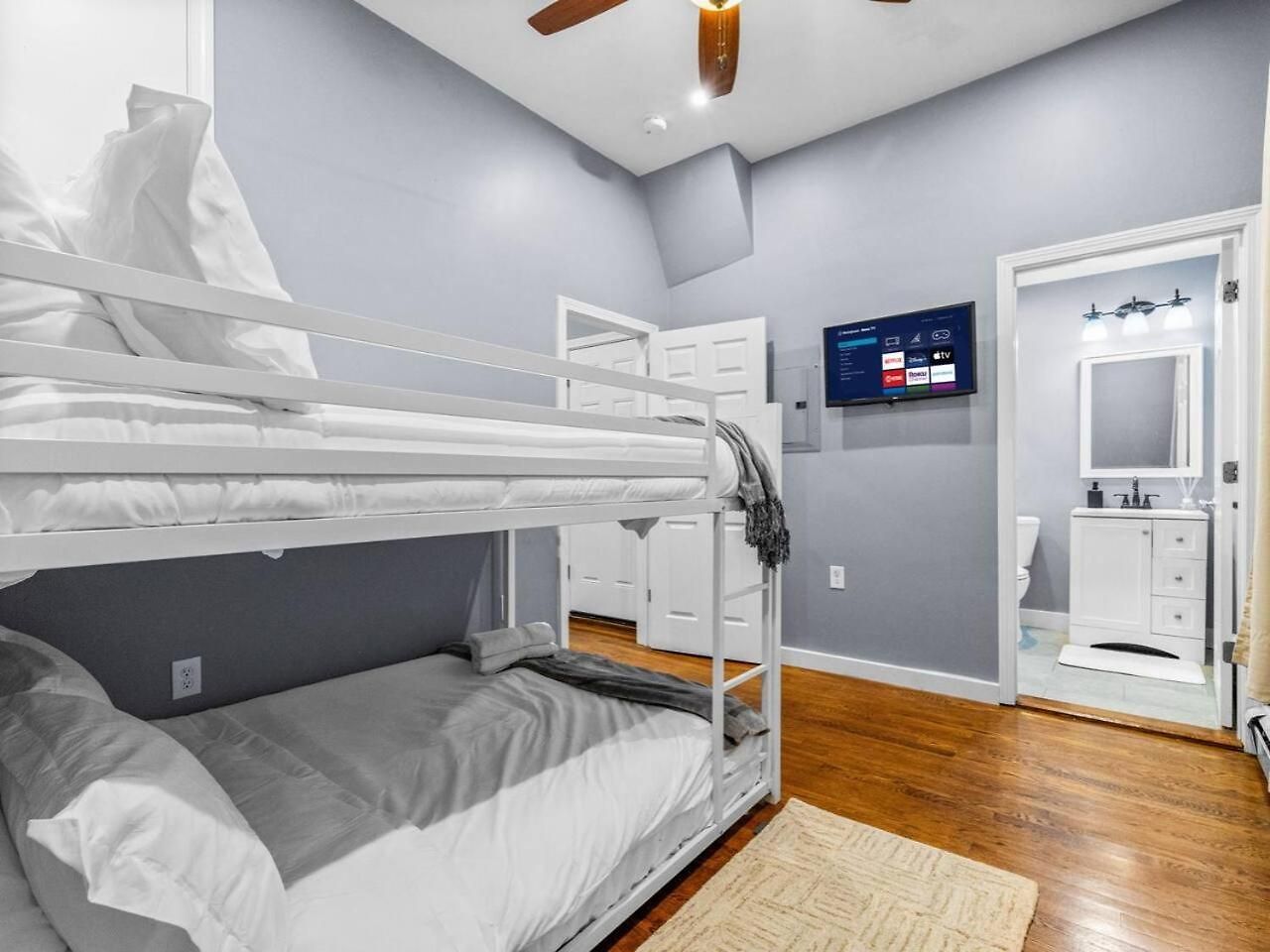 Luxury 2br In With Free Parking Boston