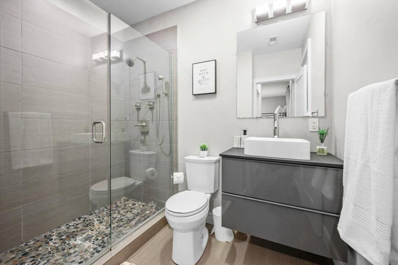Apartment Luxury 3br In With Roku Tv *