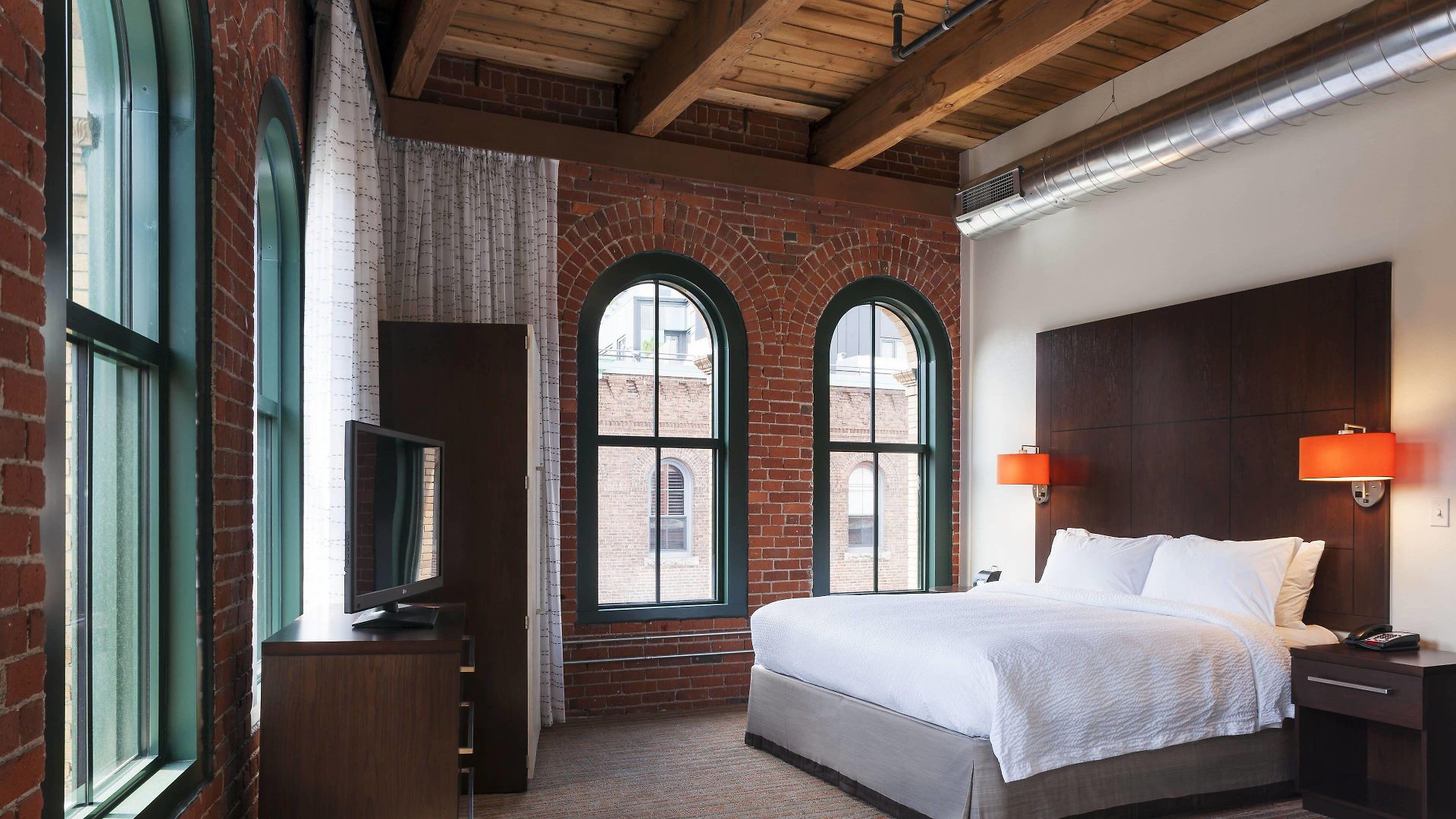 Hotel By Marriott Downtown Seaport 3*