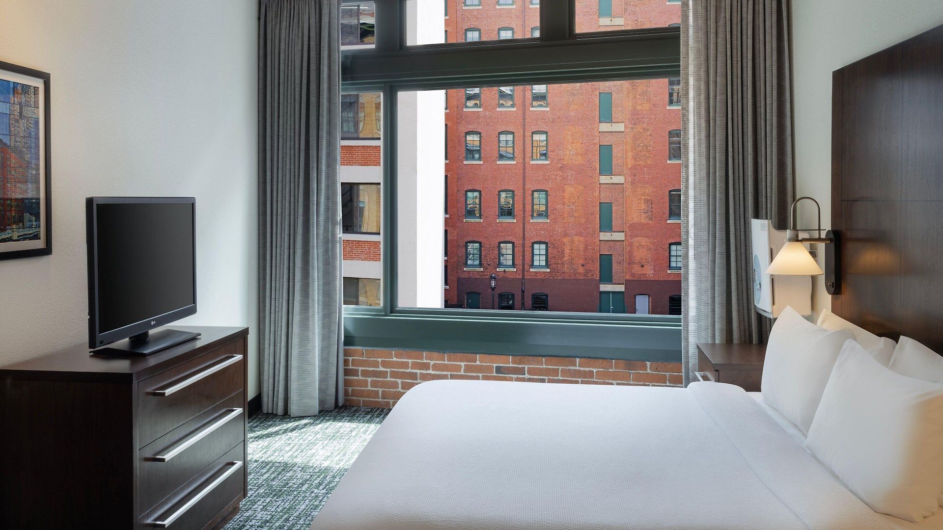 By Marriott Downtown Seaport 3* Boston