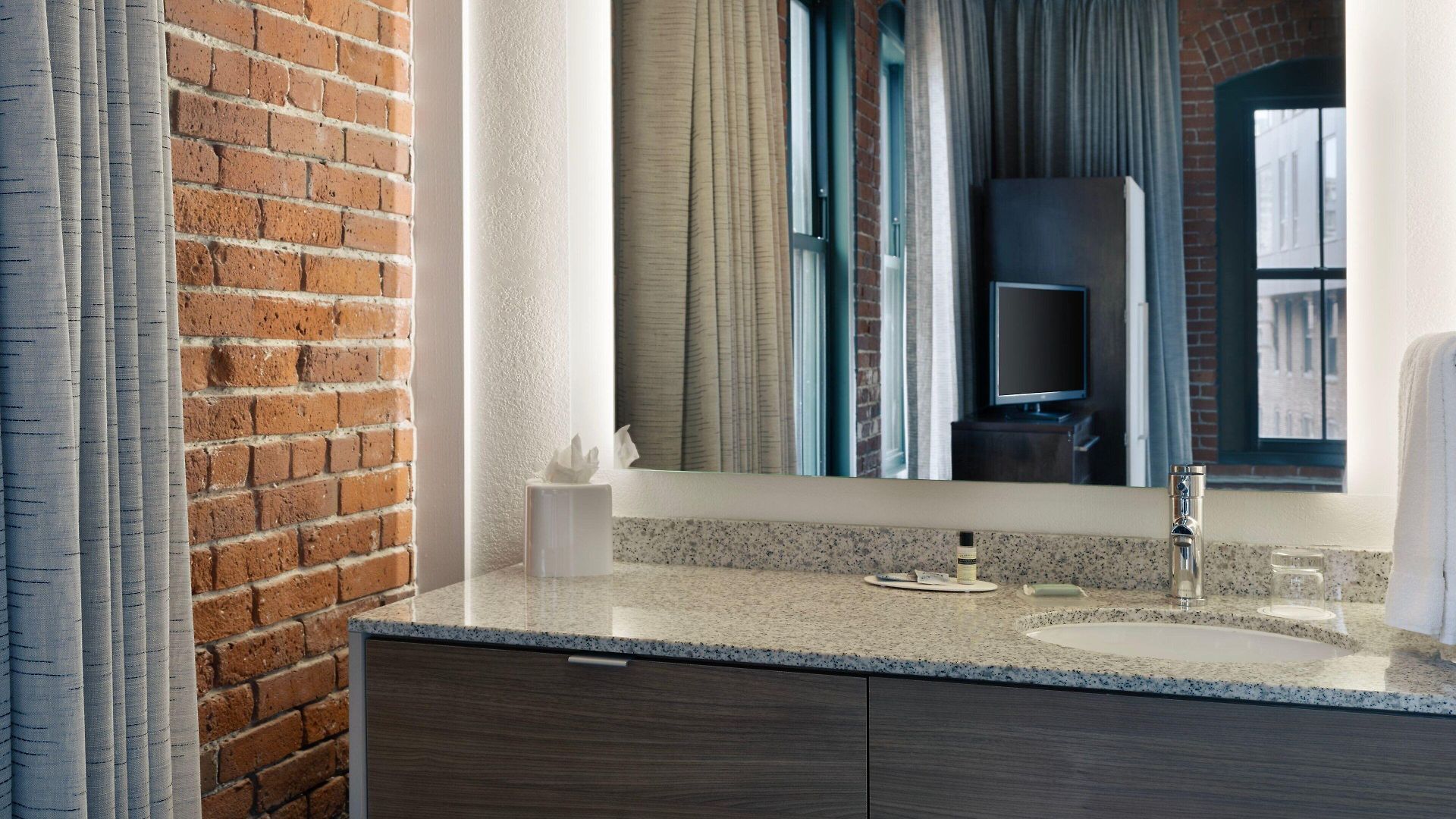 By Marriott Downtown Seaport Hotel 3*