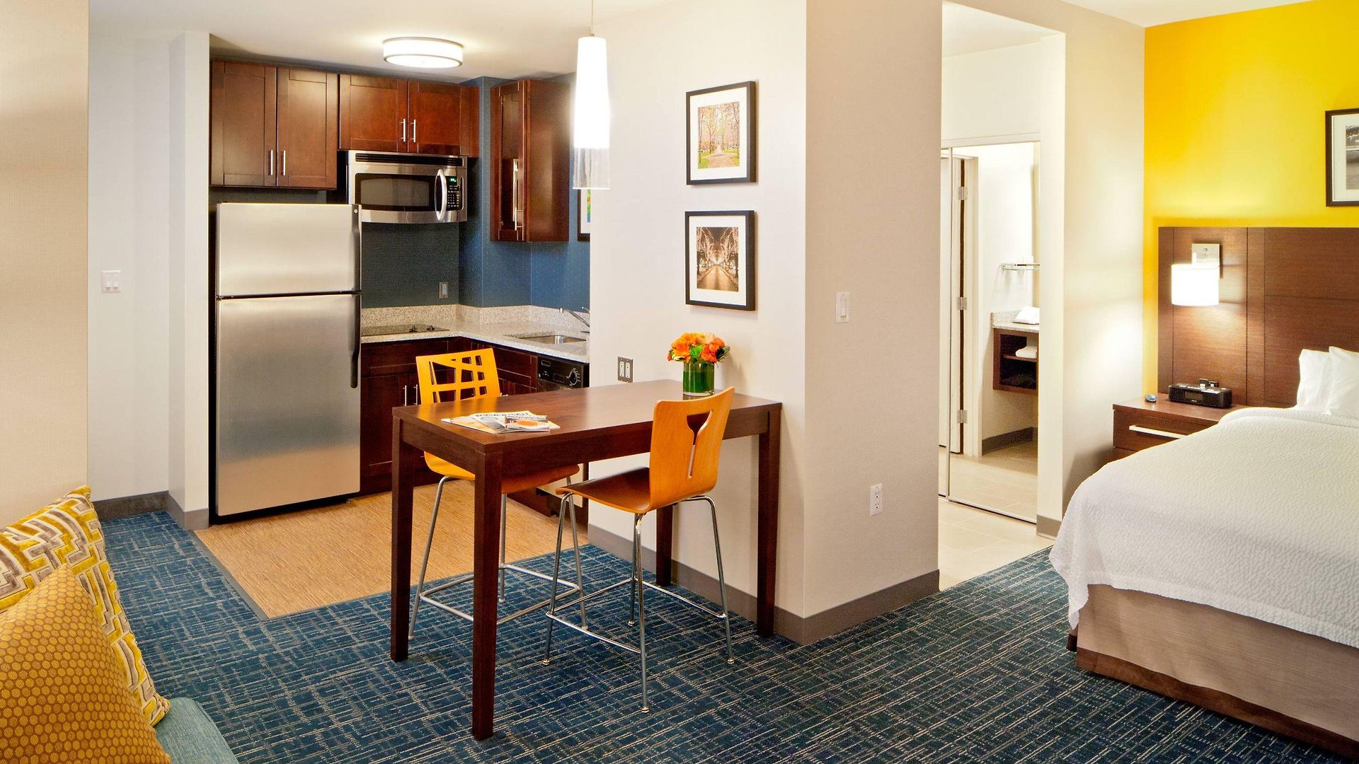 Hotel By Marriott Back Bay/fenway