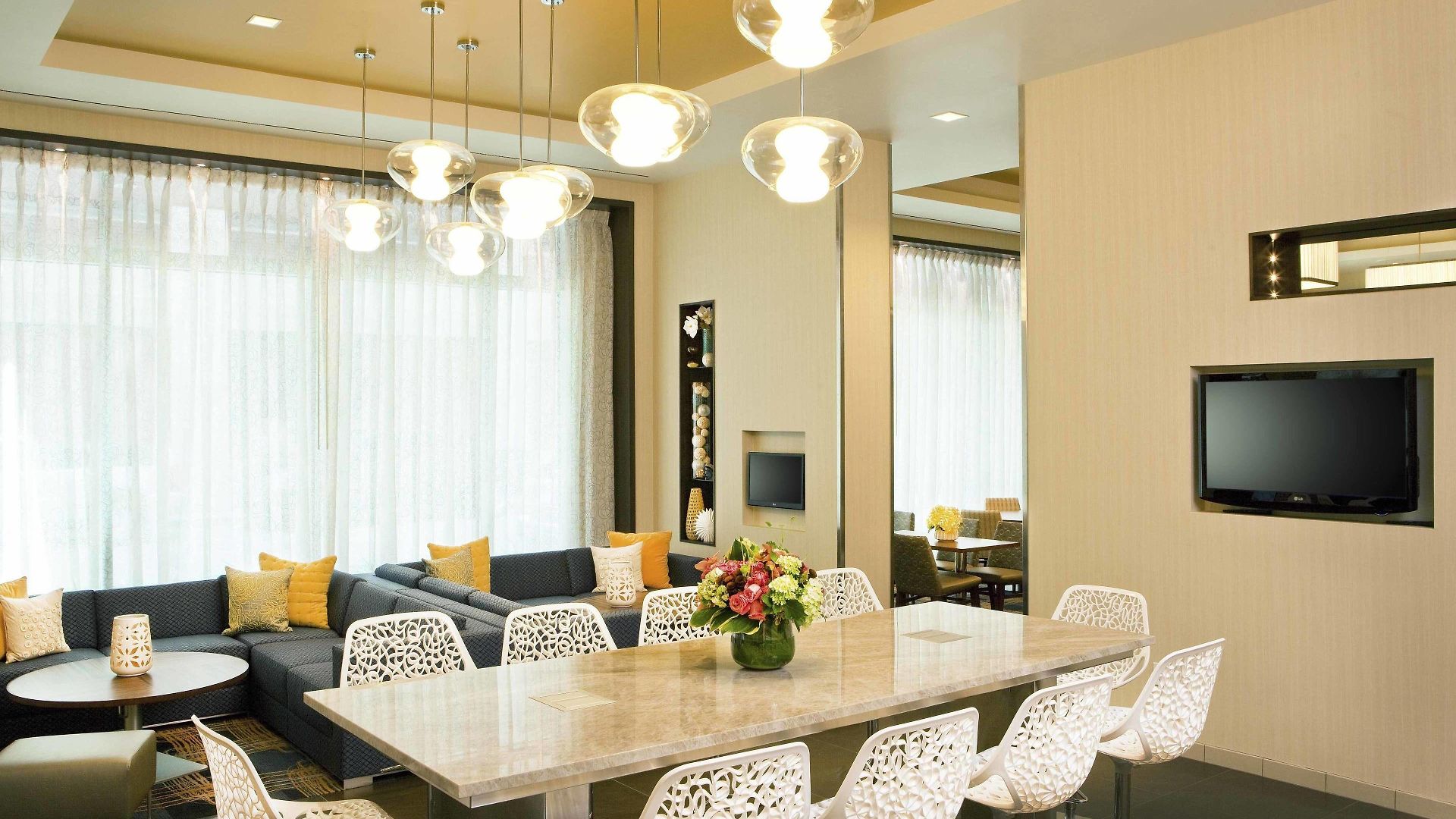 Hotel By Marriott Back Bay/fenway 3*
