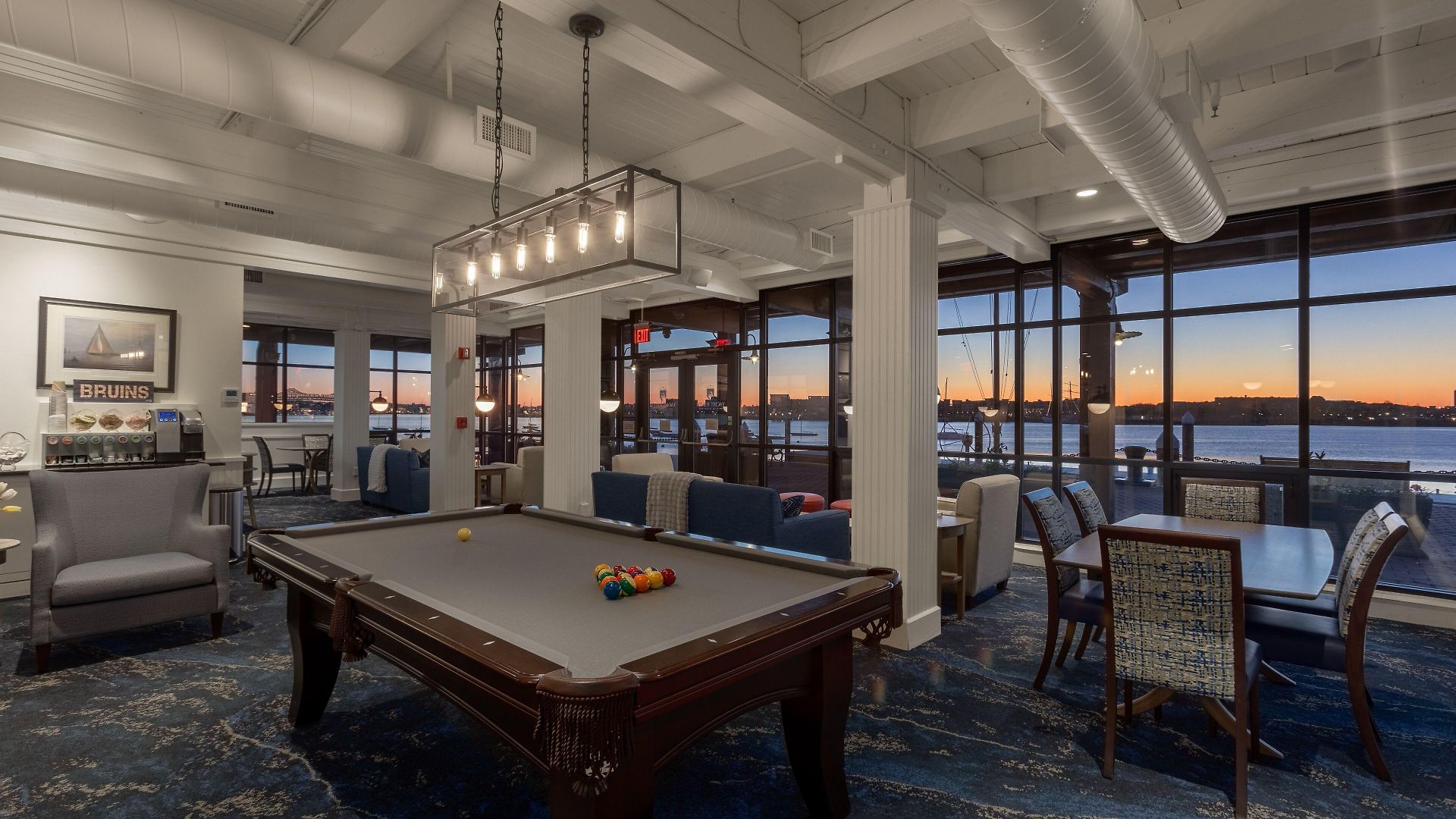 Yacht Haven 4* Boston