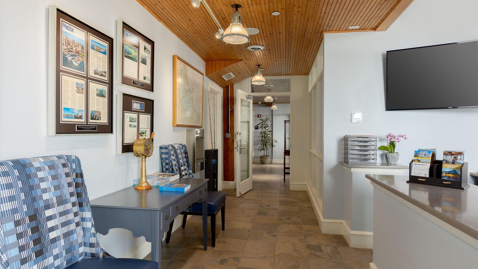 Yacht Haven Inn 4*