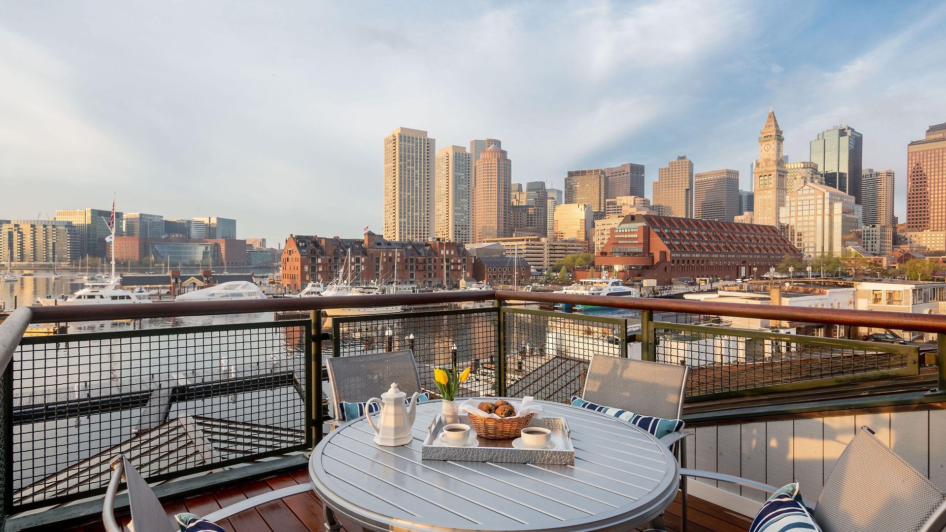 Yacht Haven 4* Boston