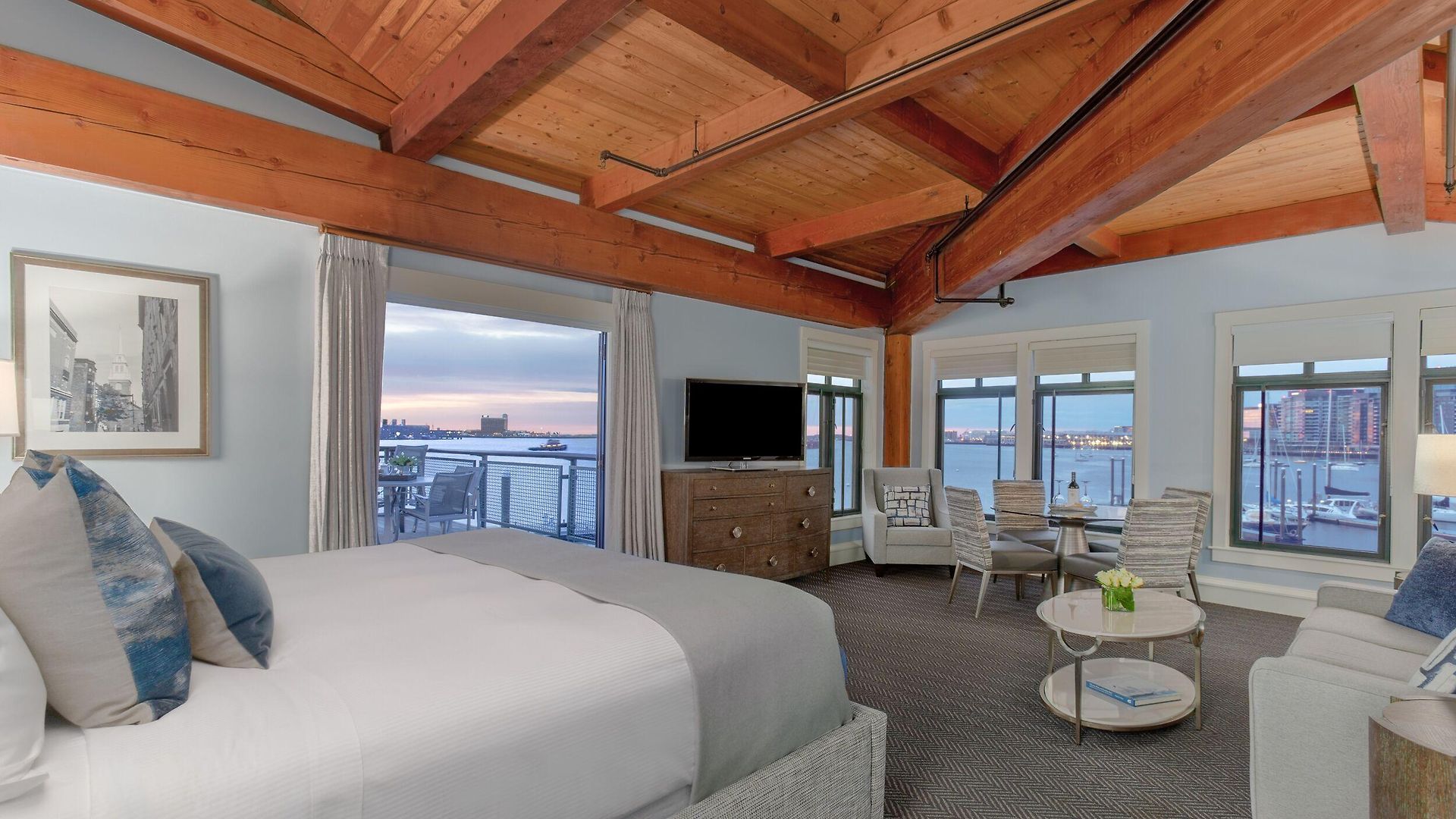 Yacht Haven 4* Boston