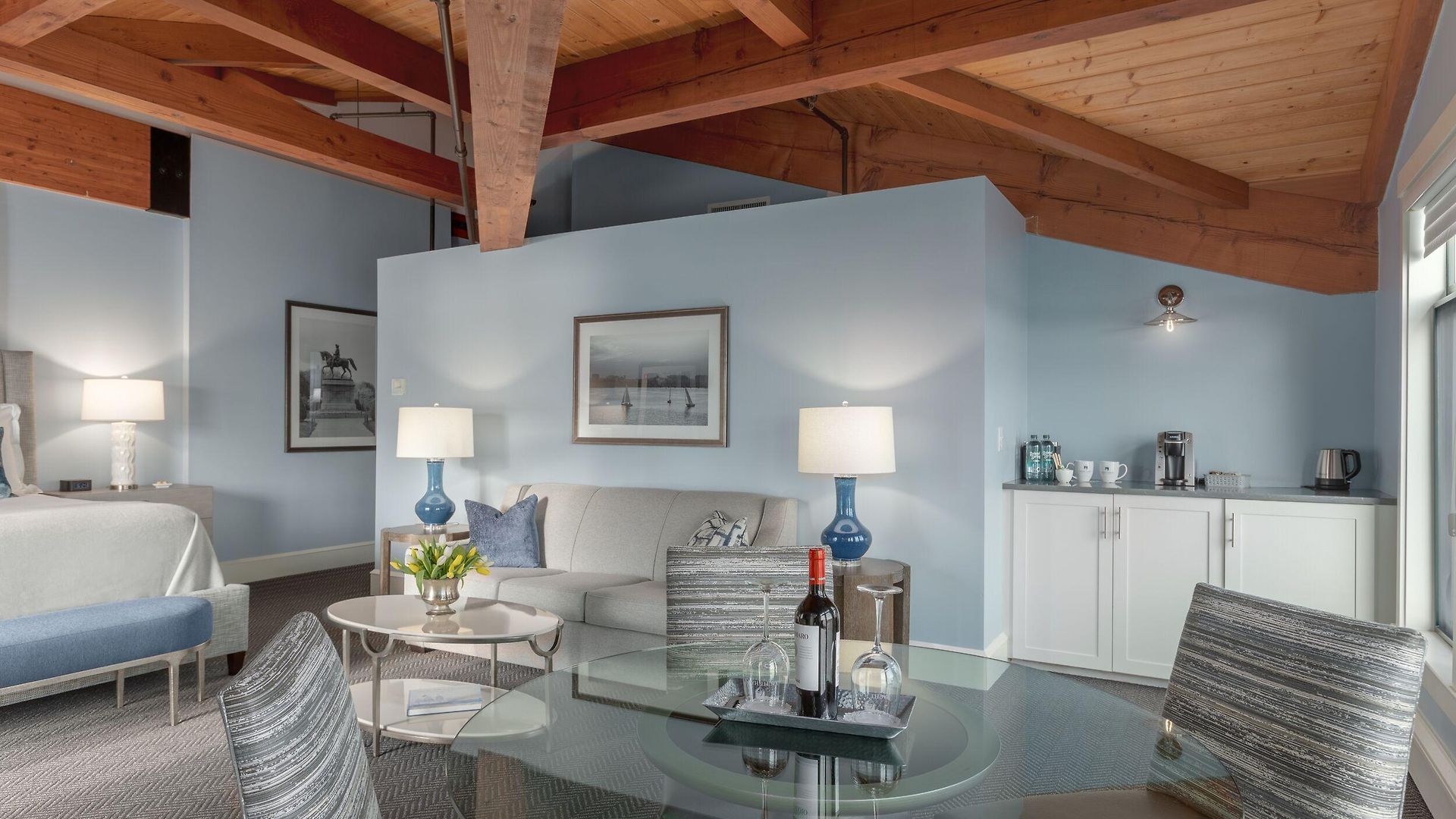 Yacht Haven Inn 4*