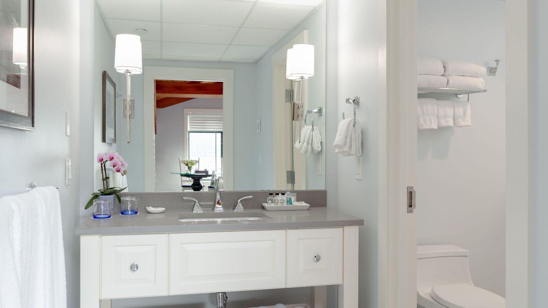 Yacht Haven Inn 4*
