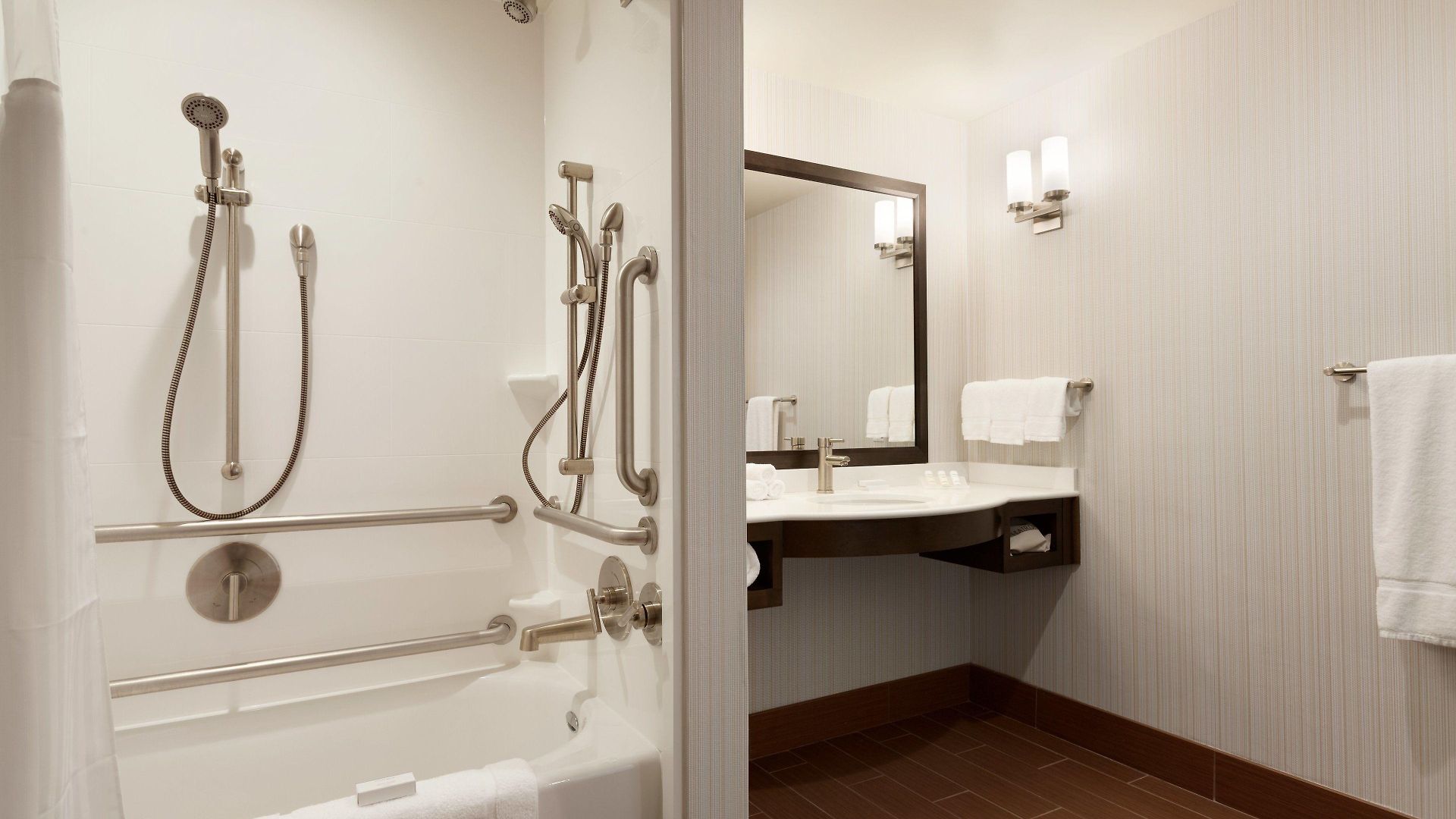 Hilton Garden Logan Airport 3*