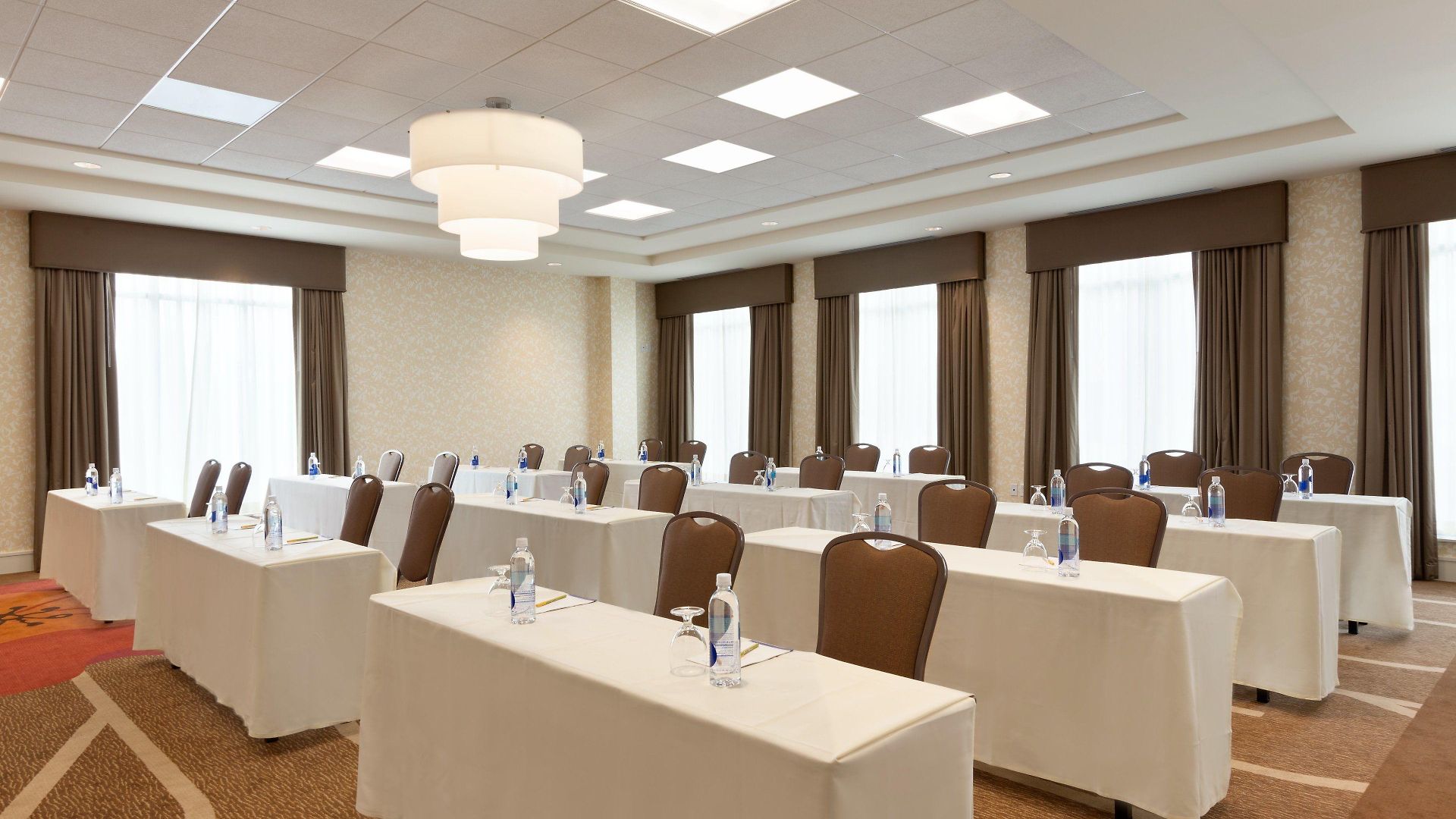 Hotel Hilton Garden Logan Airport 3*