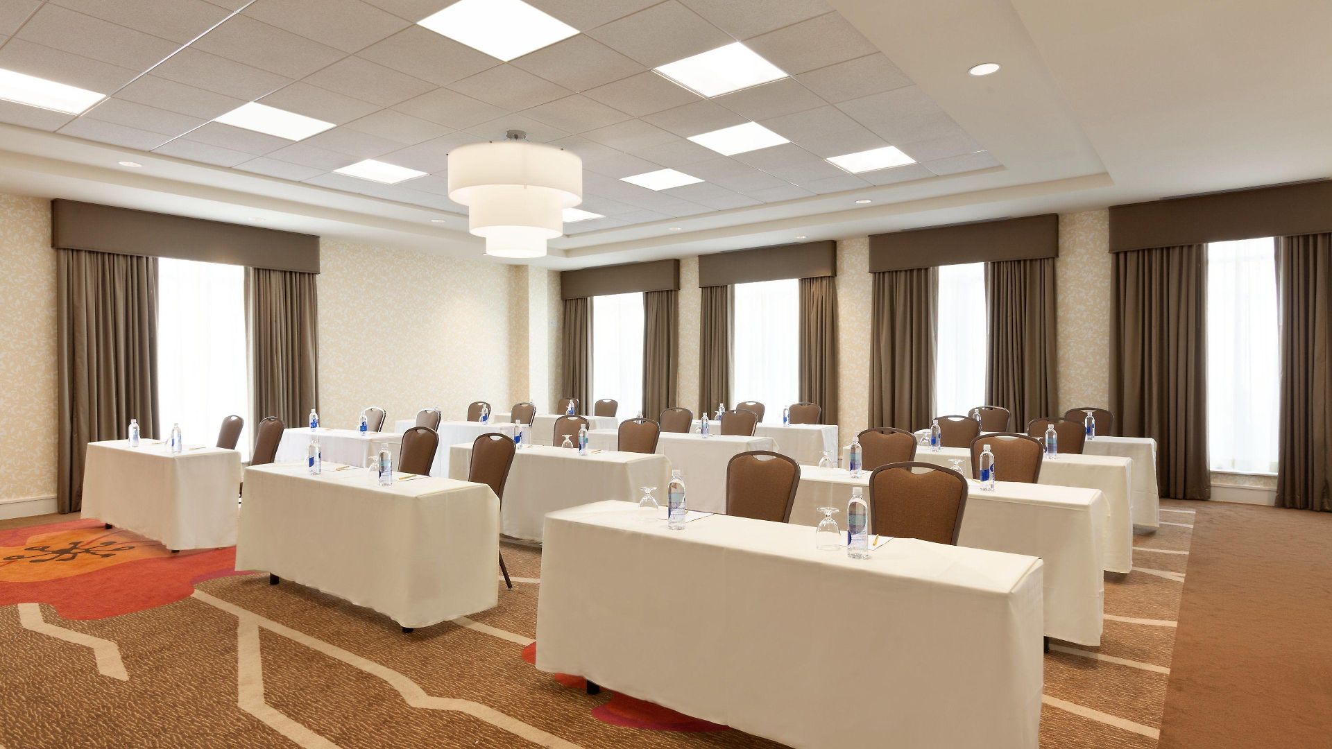 Hilton Garden Logan Airport Hotel 3*