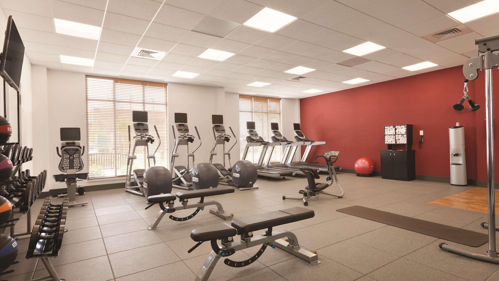 Hilton Garden Logan Airport 3*