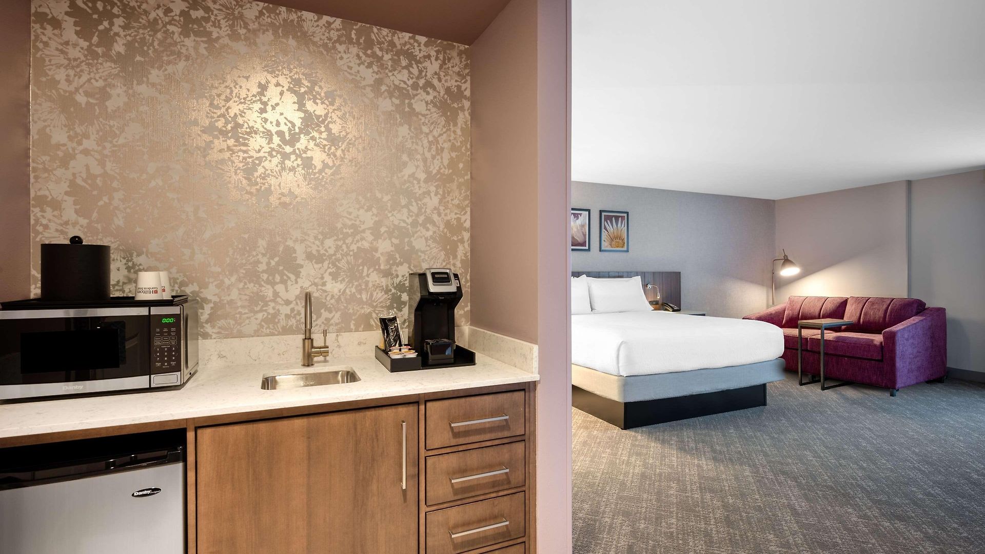 Hotel Hilton Garden Logan Airport 3*
