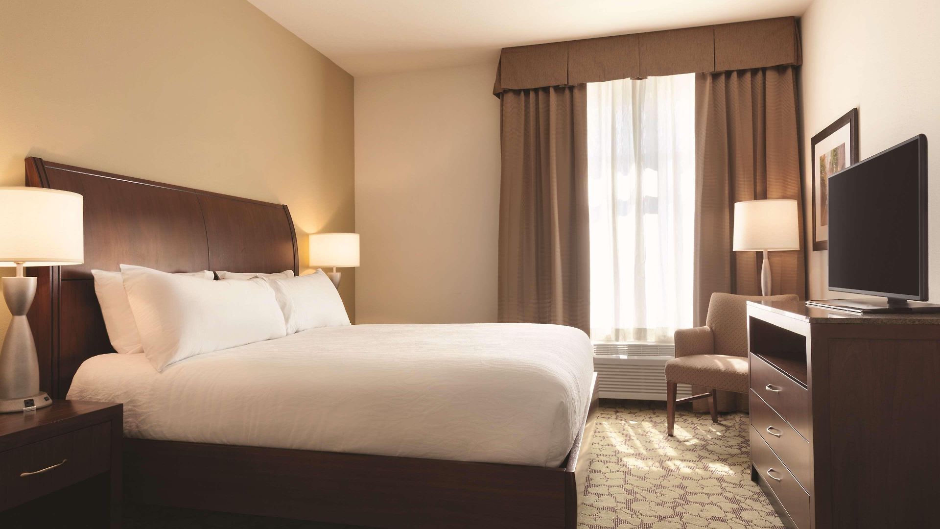 Hilton Garden Logan Airport 3*