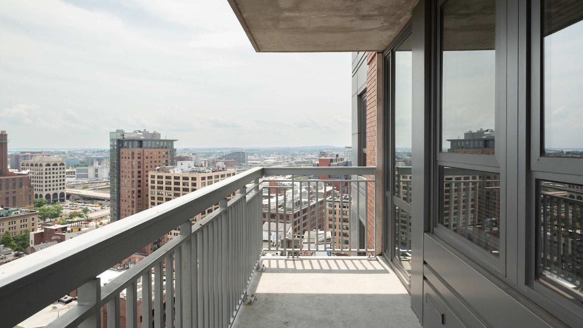 Apartment 2br Penthouse Common Dt *