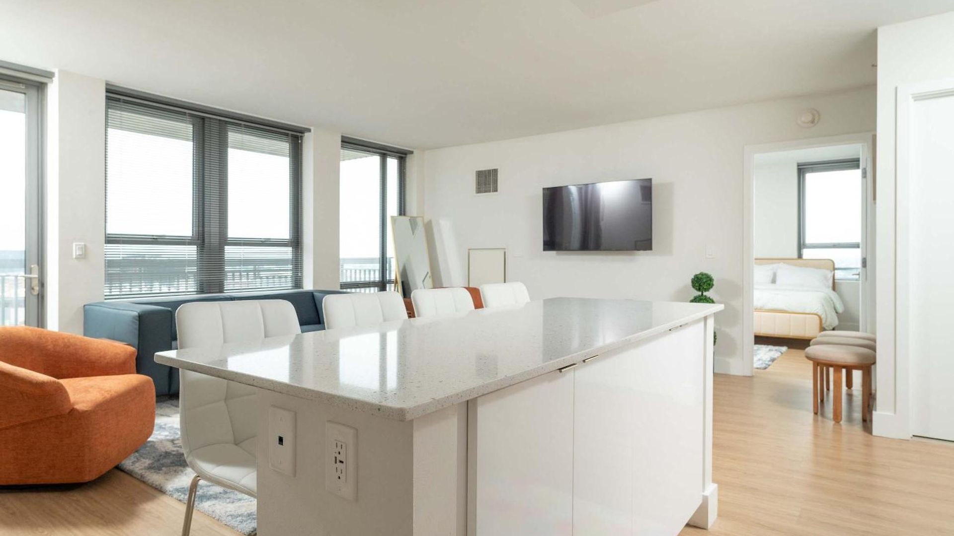 Apartment 2br Penthouse Common Dt *