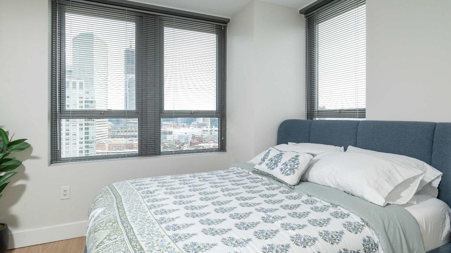 Apartment 2br Penthouse Common Dt *