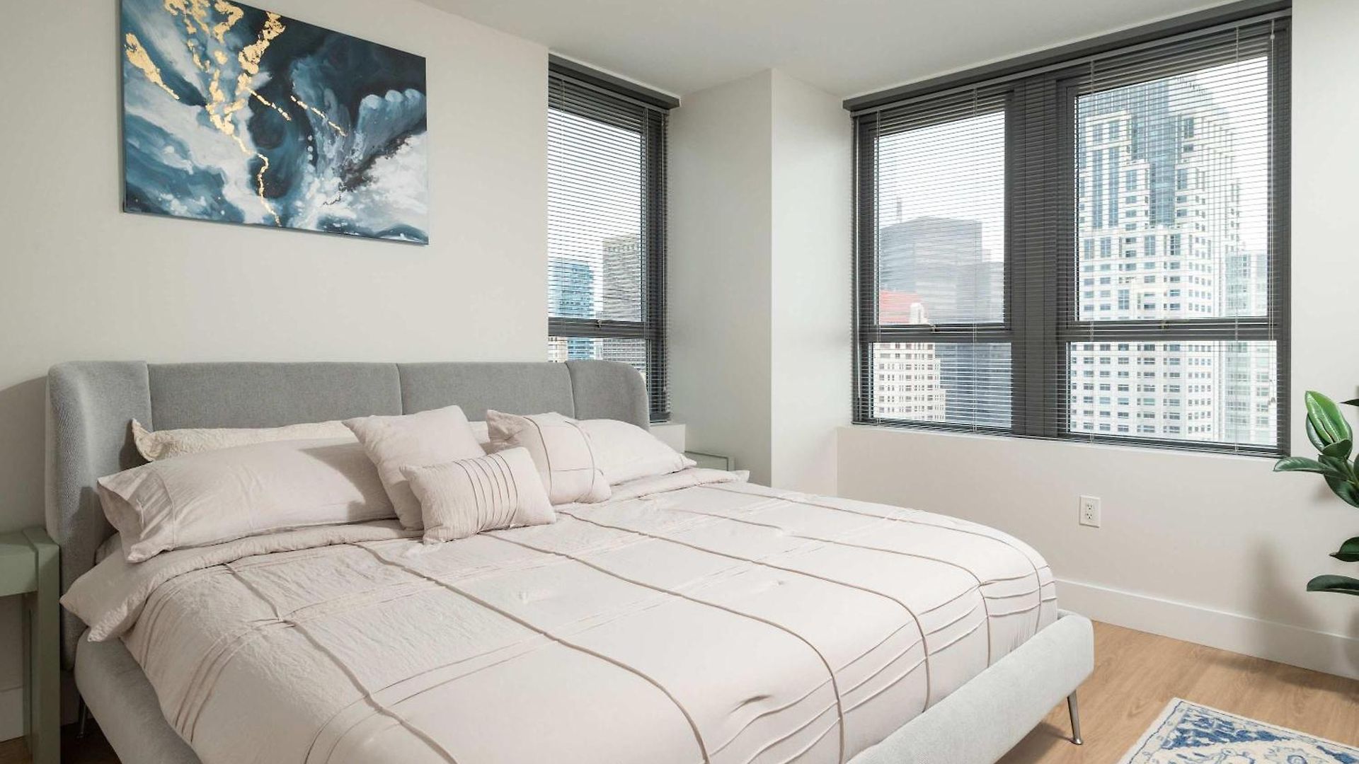 Apartment 2br Penthouse Common Dt *
