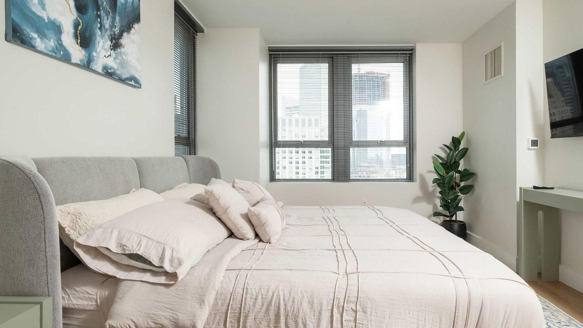 2br Penthouse Common Dt Apartment