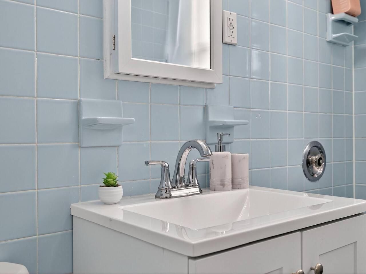 Vintage 5br In With Free Parking Apartment *