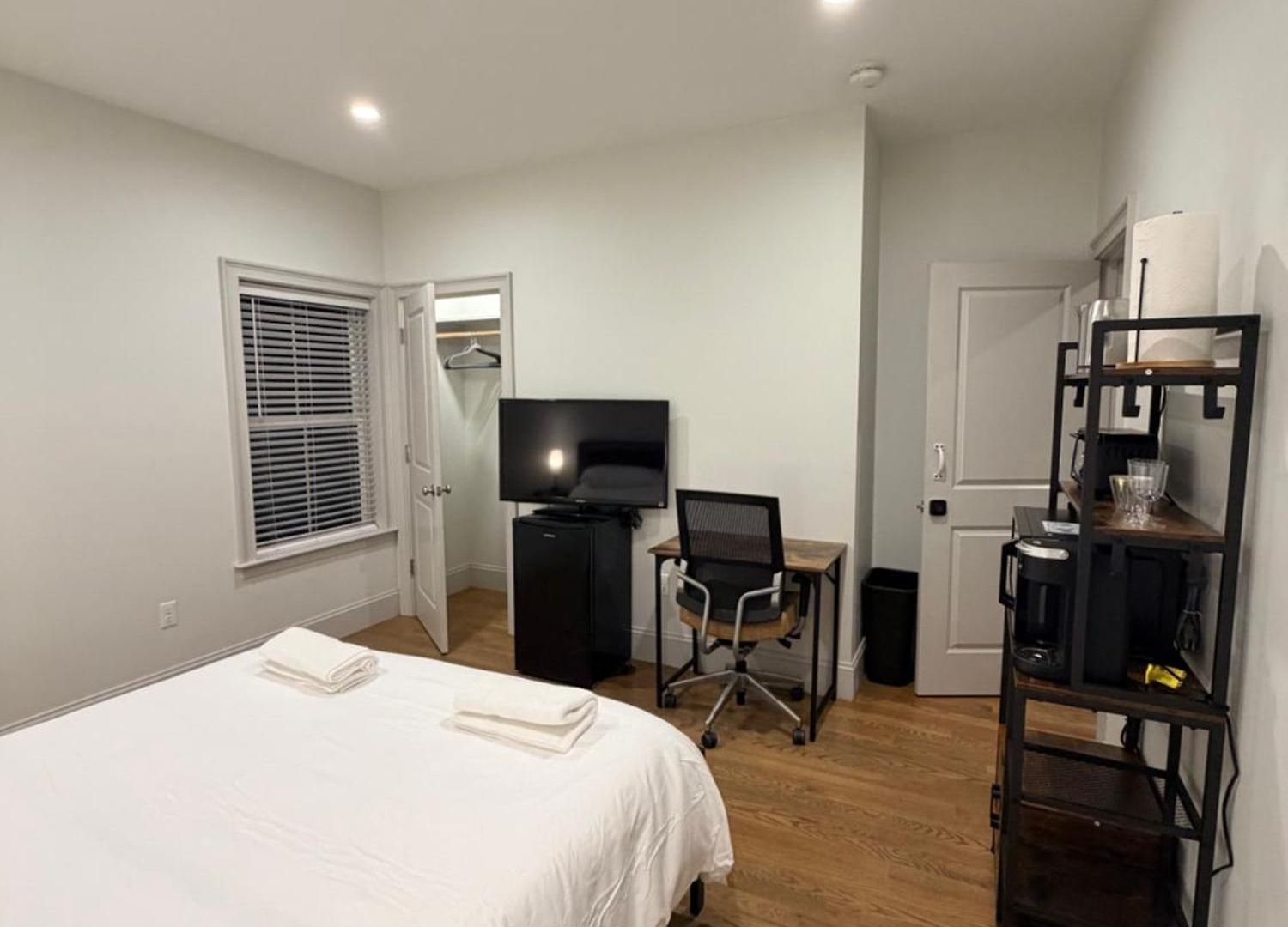 Historic Lower Mills Homestay *