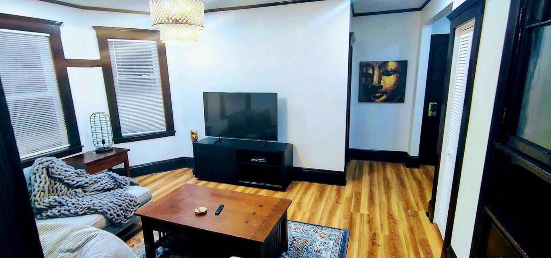 Cozy Classic With Queen Size Bed *