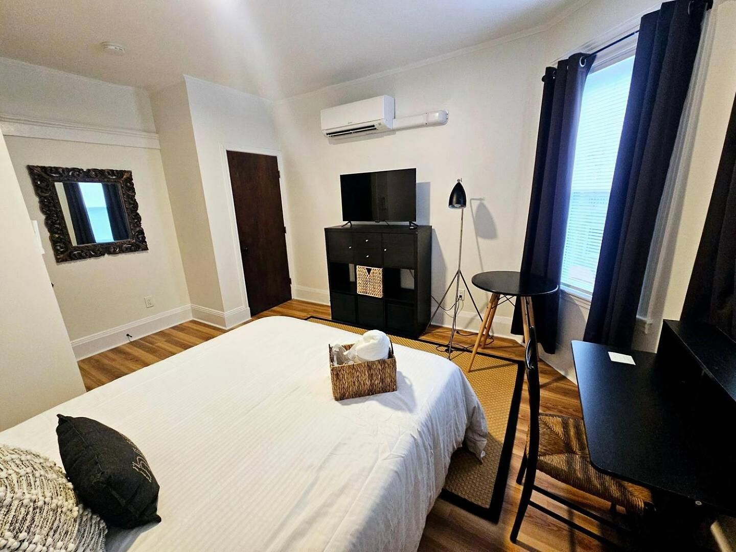 Apartment Cozy Classic With Queen Size Bed